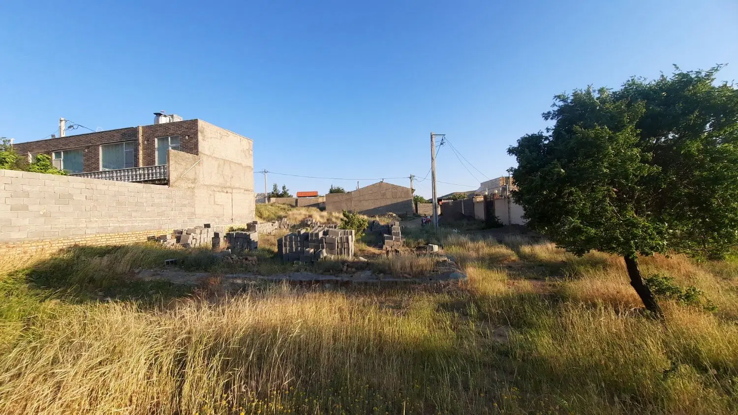 زمین مسکونی نیاق