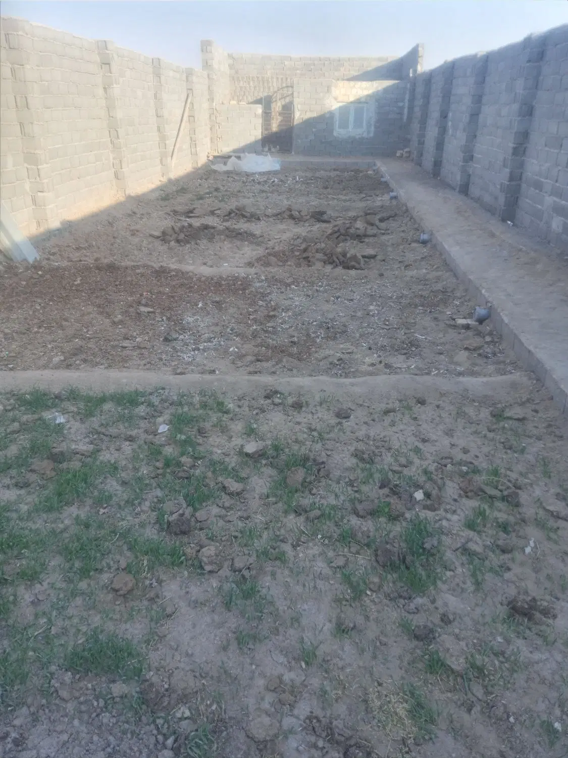 زمین چهار دیواری