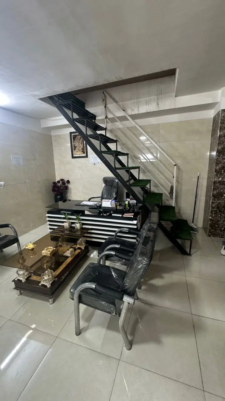 مغازه تجاری ۱۸۰ متر ارتفاع ۶ متر