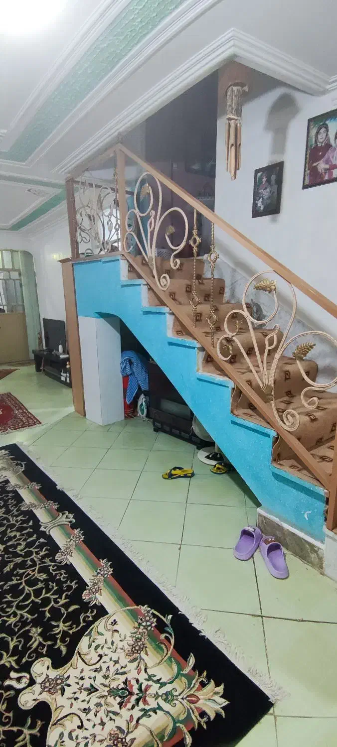 خانه دو طبقه جدا از هم در قائمیه محله بنارمورد