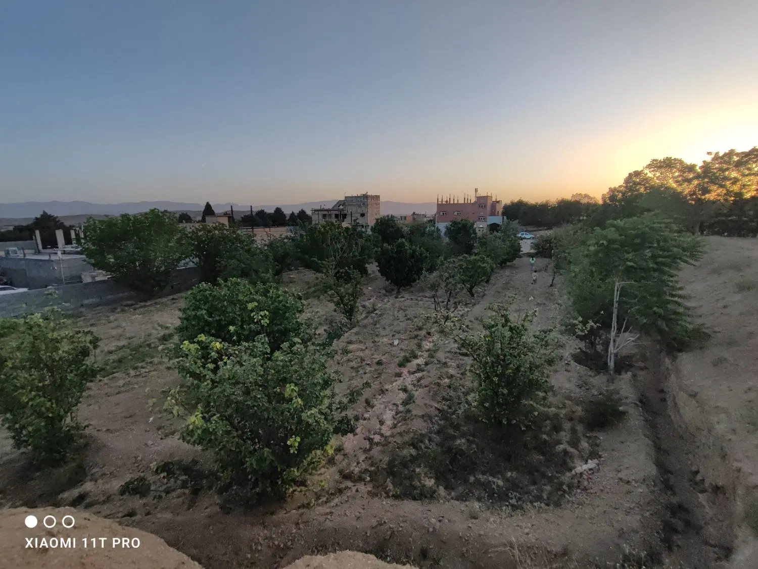 باغ  ۱۴۰۰ متری