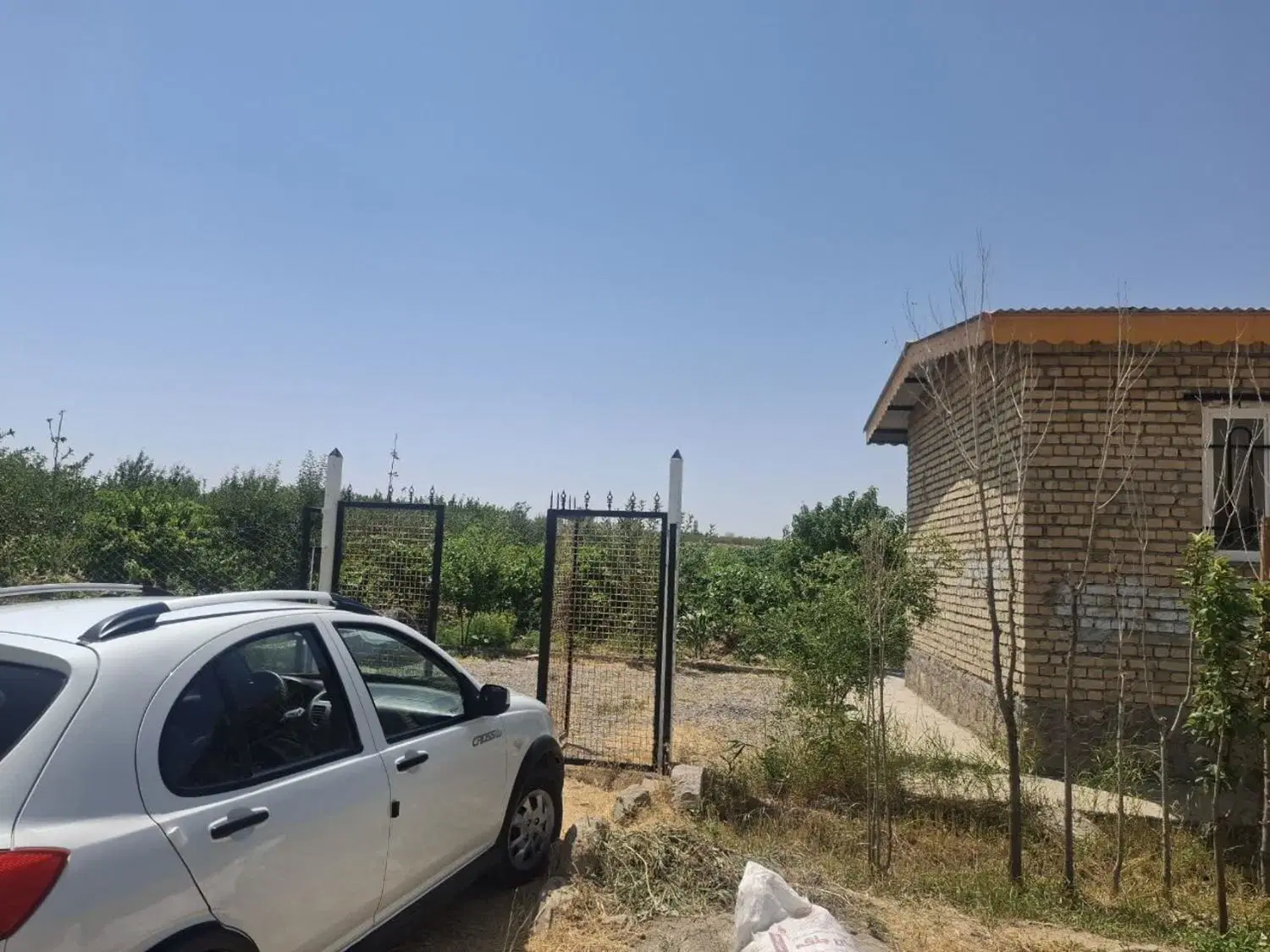 باغ و ویلاحاشیه جاده روستای پیش باغبان