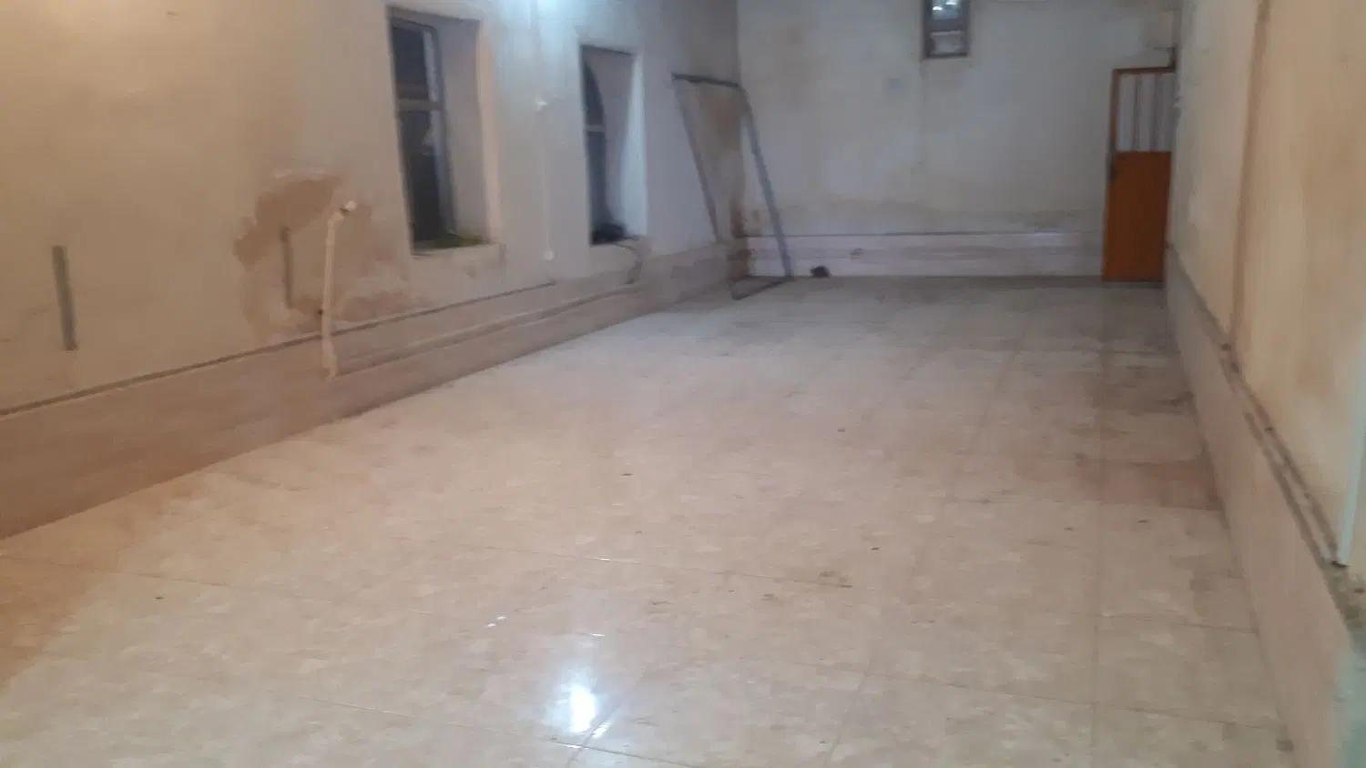 سالن ( کارگاه کارخانه انبار )جاده سلماس جنب آنا