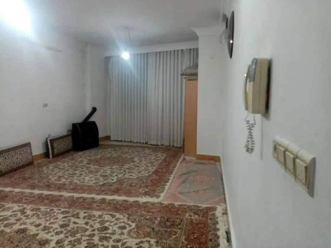 آپارتمان ۸۵ متر طبقه سوم یک خواب