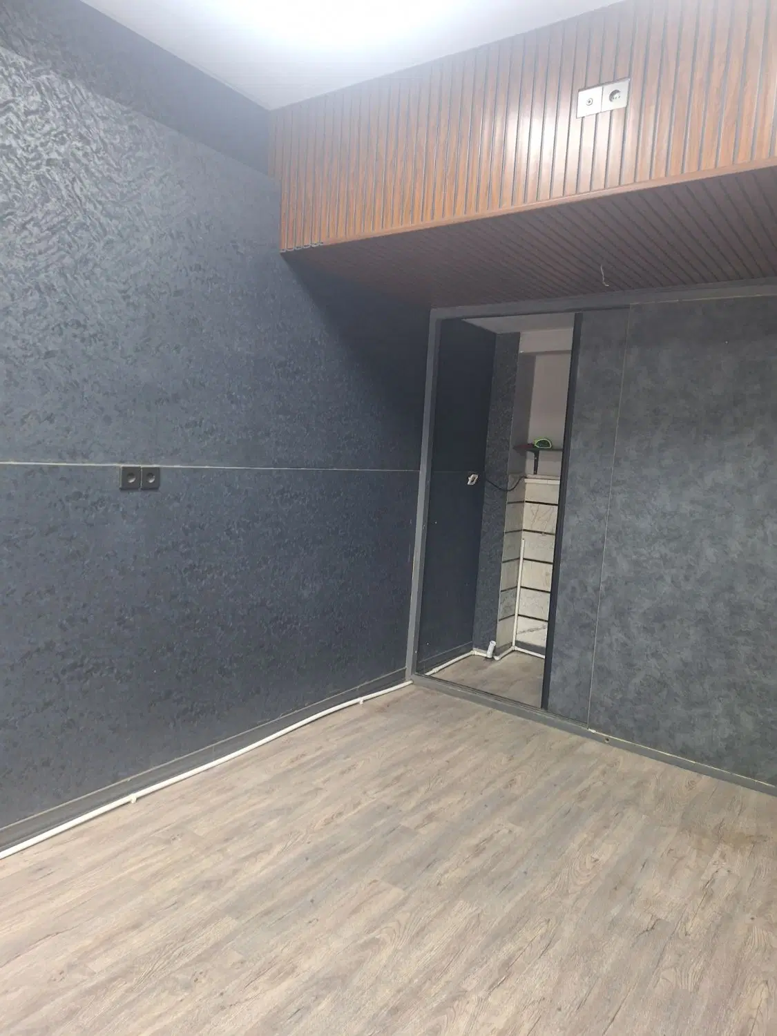 اجاره مغازه ۲۴ متری (۱۸متر همکف و ۶ متر بالکن)