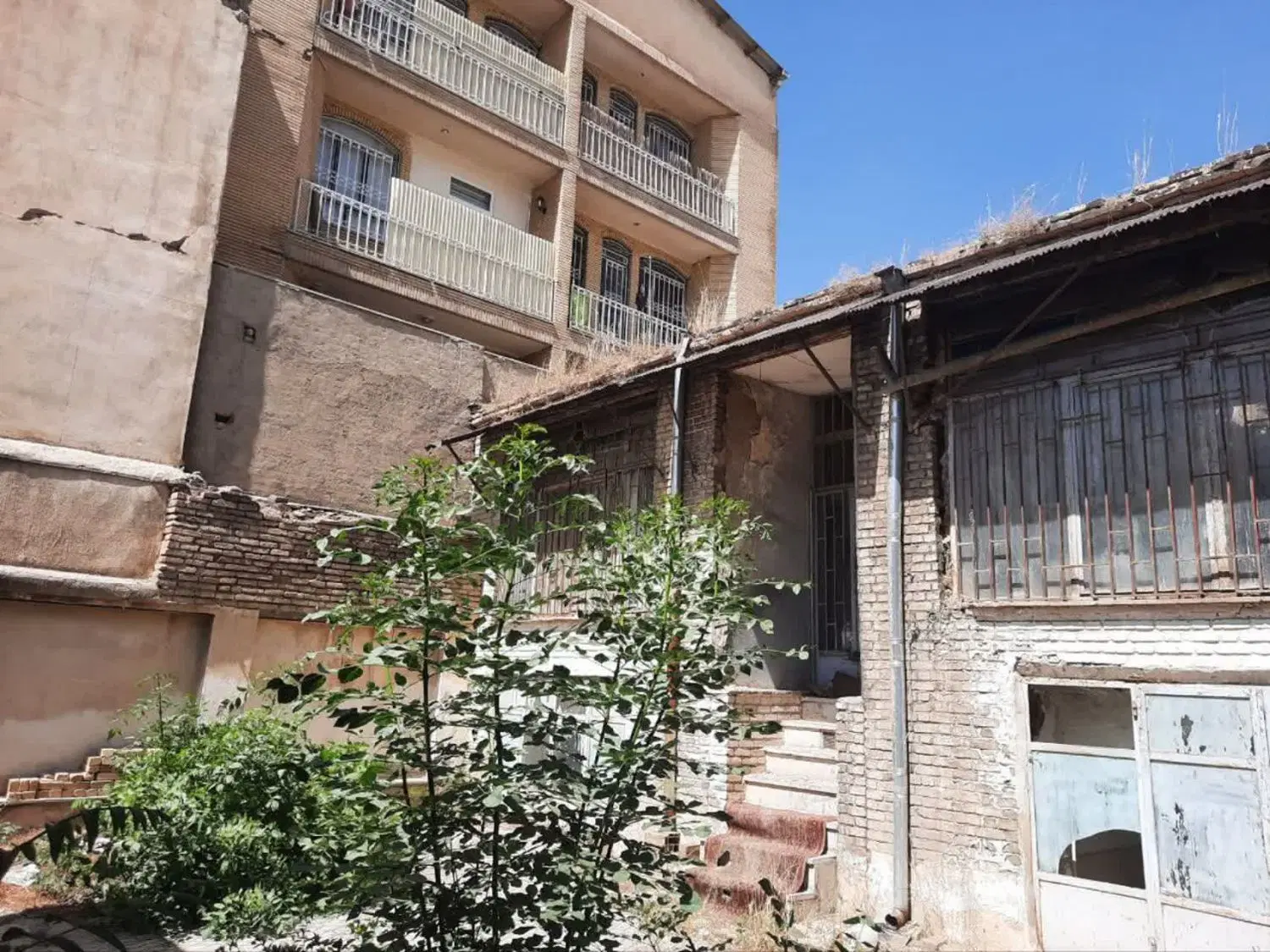 فروش منزل ویلای شهدا اول کوچ شهید منیر پاساژ اینه