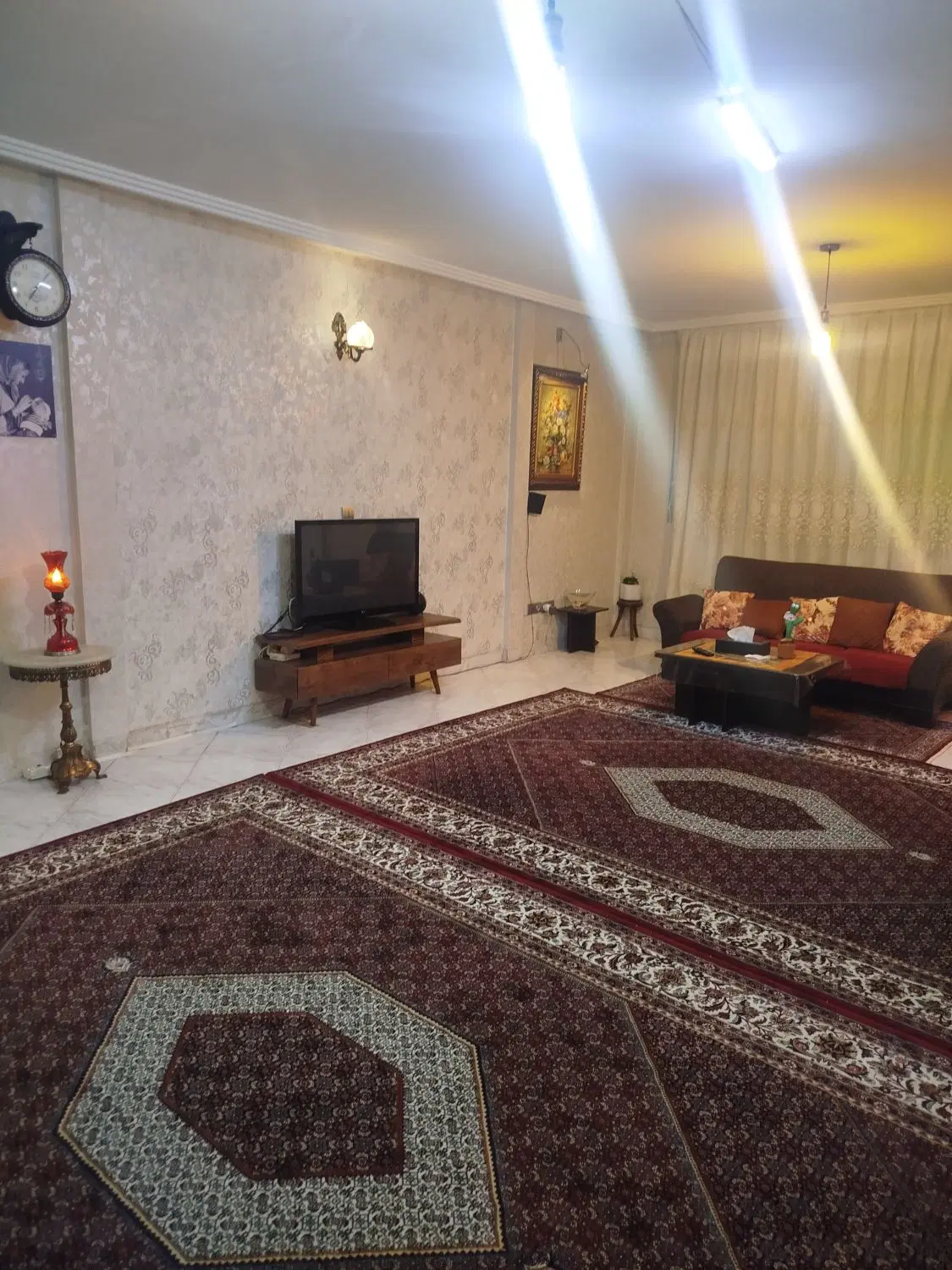 فروش واحد ۱۱۰ متری _ بر خیابان شکریه