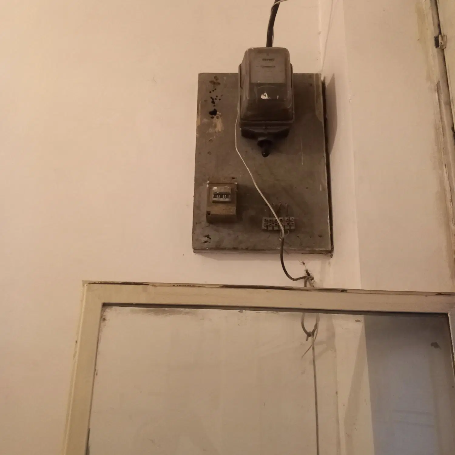 مورد رهن و اجاره یک دهنه مغازه در بازار روز