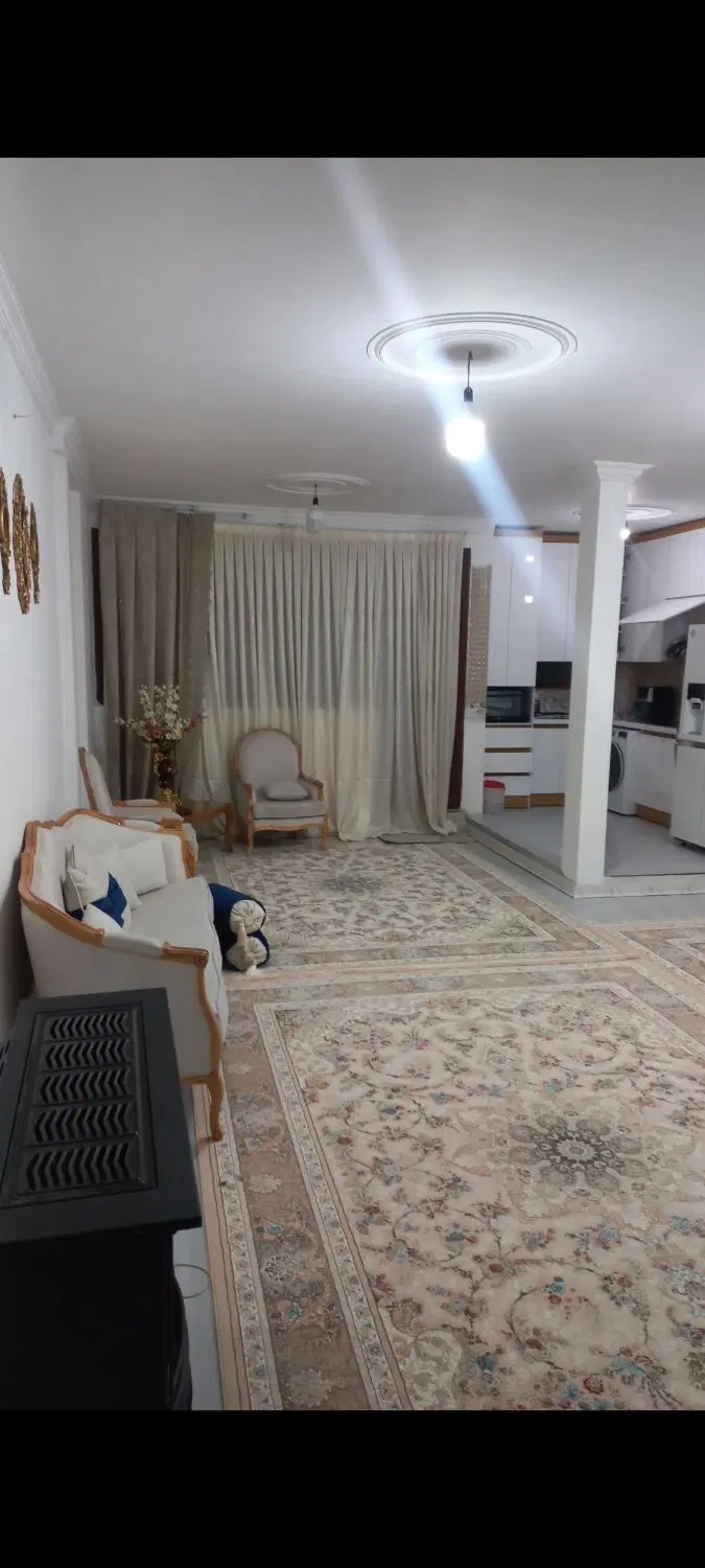 خانه ۲۰۰ متری دو طبقه و نیم