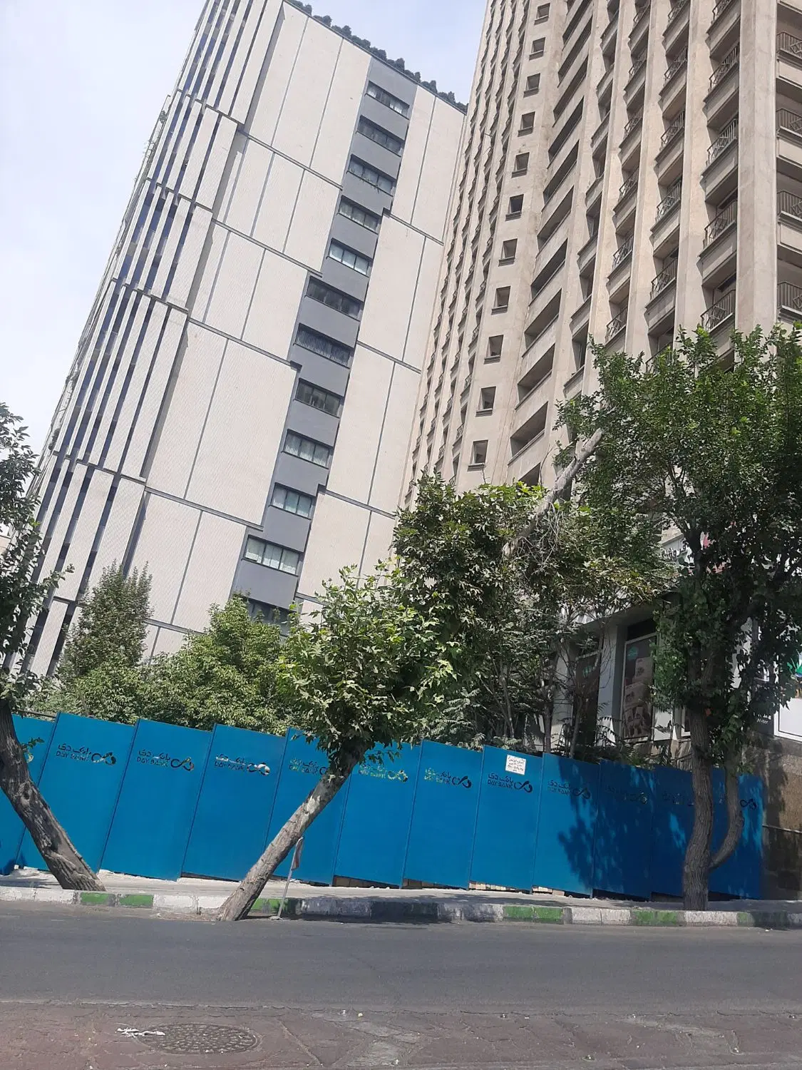 ۸۰۰ متر تجاری با جواز بر خ دماوند