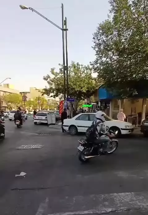 مغازه ۲۰ متر در بهترین موقعیت میدان انقلاب