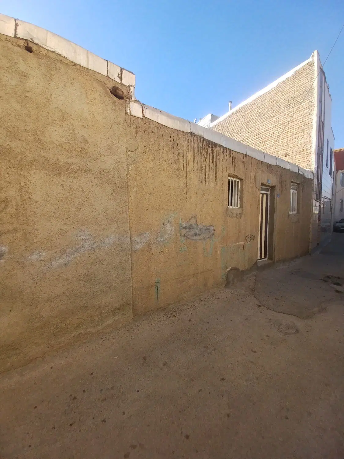 زمین ۱۲۳متری چهار دیواری