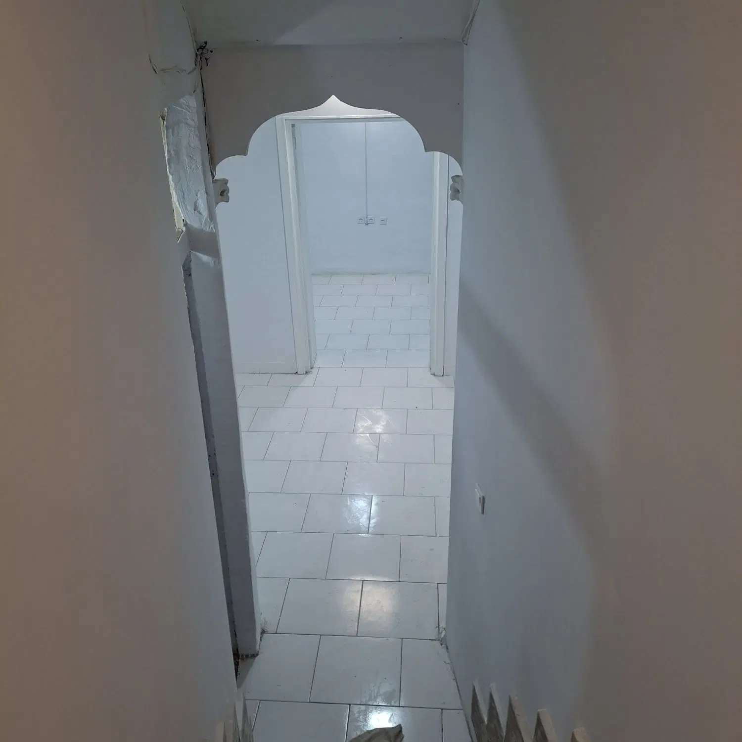 ۴۲متریک خواب کف سرامیک زیرهمکف با۲۲مترحیاط