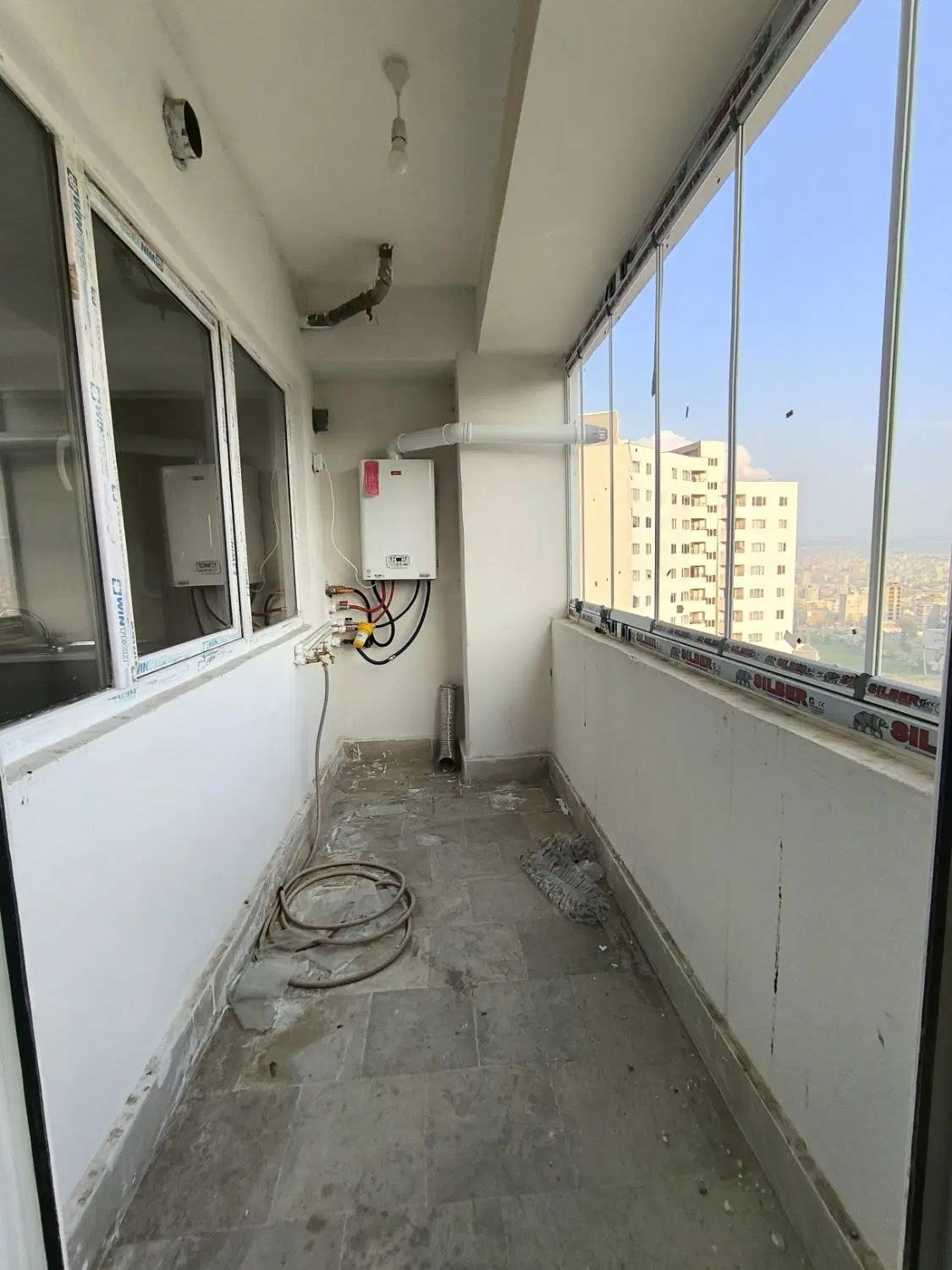 135 متر _ 2 خواب _ برج تکسام_ گلشهر 1