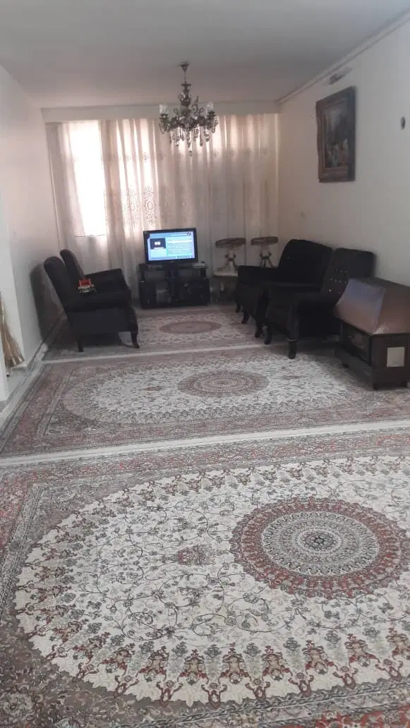 یک طبقه ۸۰ متری و یک طبقه سوییت ۳۰ متری.بدون مالک