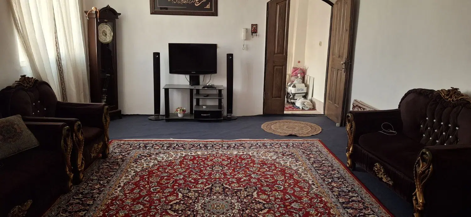 خانه آپارتمانی طبقه ۳ روی پلوت.