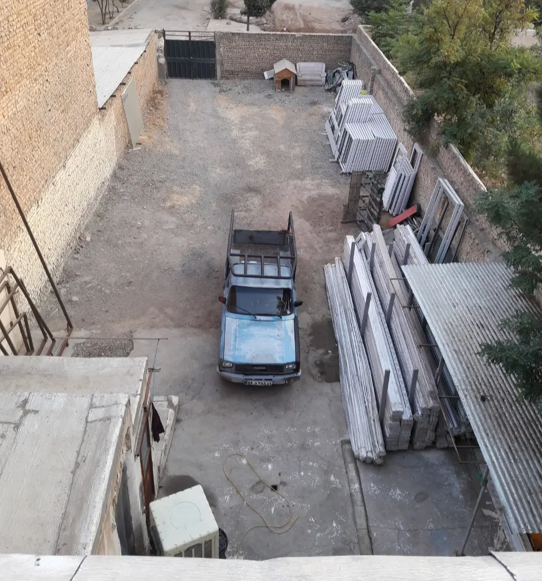 زمین ۳۰۰ متری بنیاد