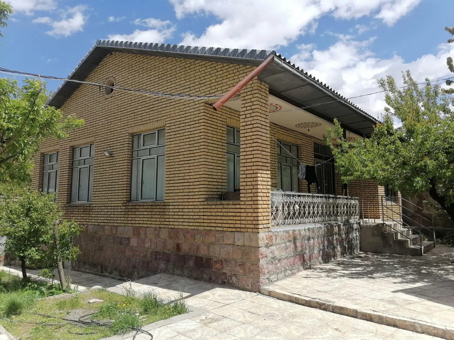خانه ویلایی معاوضه با 2واحد آپارتمان
