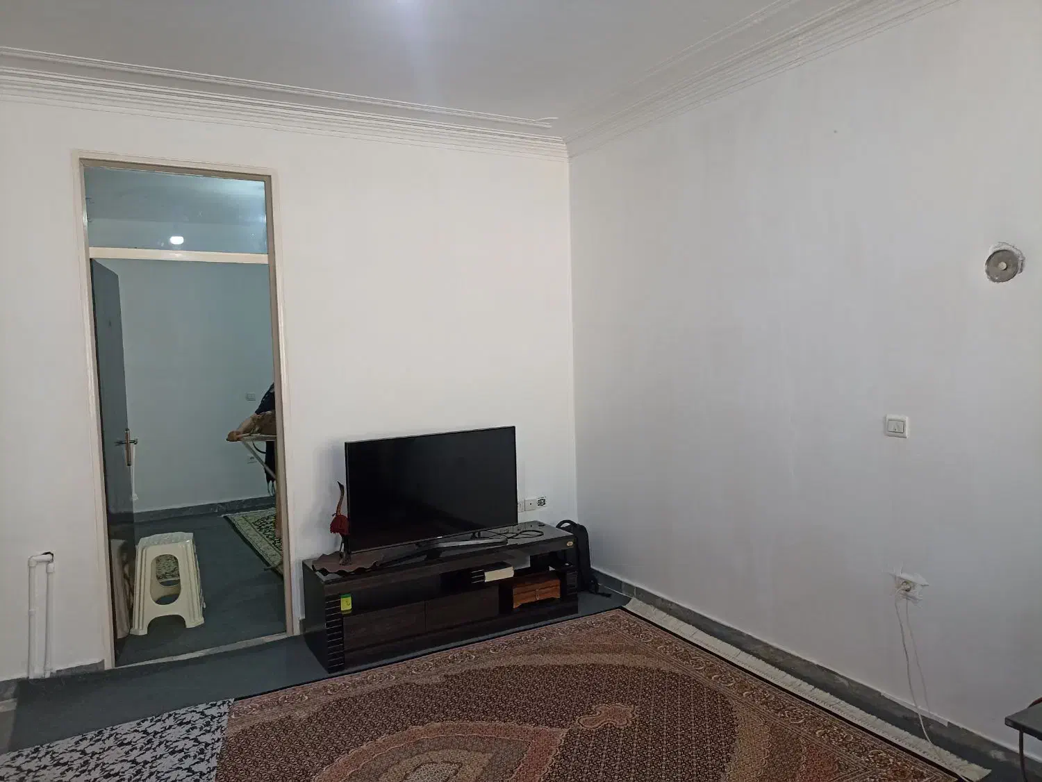 ۶۷ متر دوخوابه طبقه سوم روی همکف کوچه نسترن