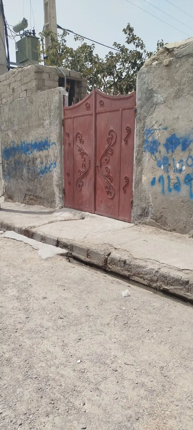 یک باب منزل به متراژ100دارای آب برق