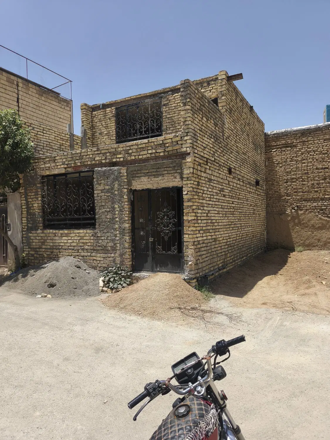 خونه نیمه کار