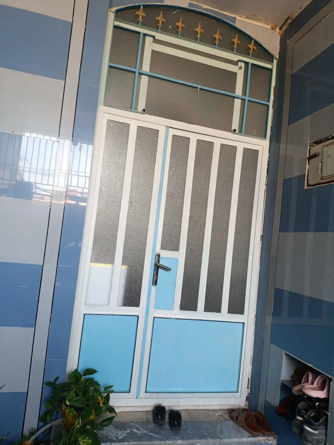 خانه  اخر اسفالت خیابان روبروی مجتمع ورزشی