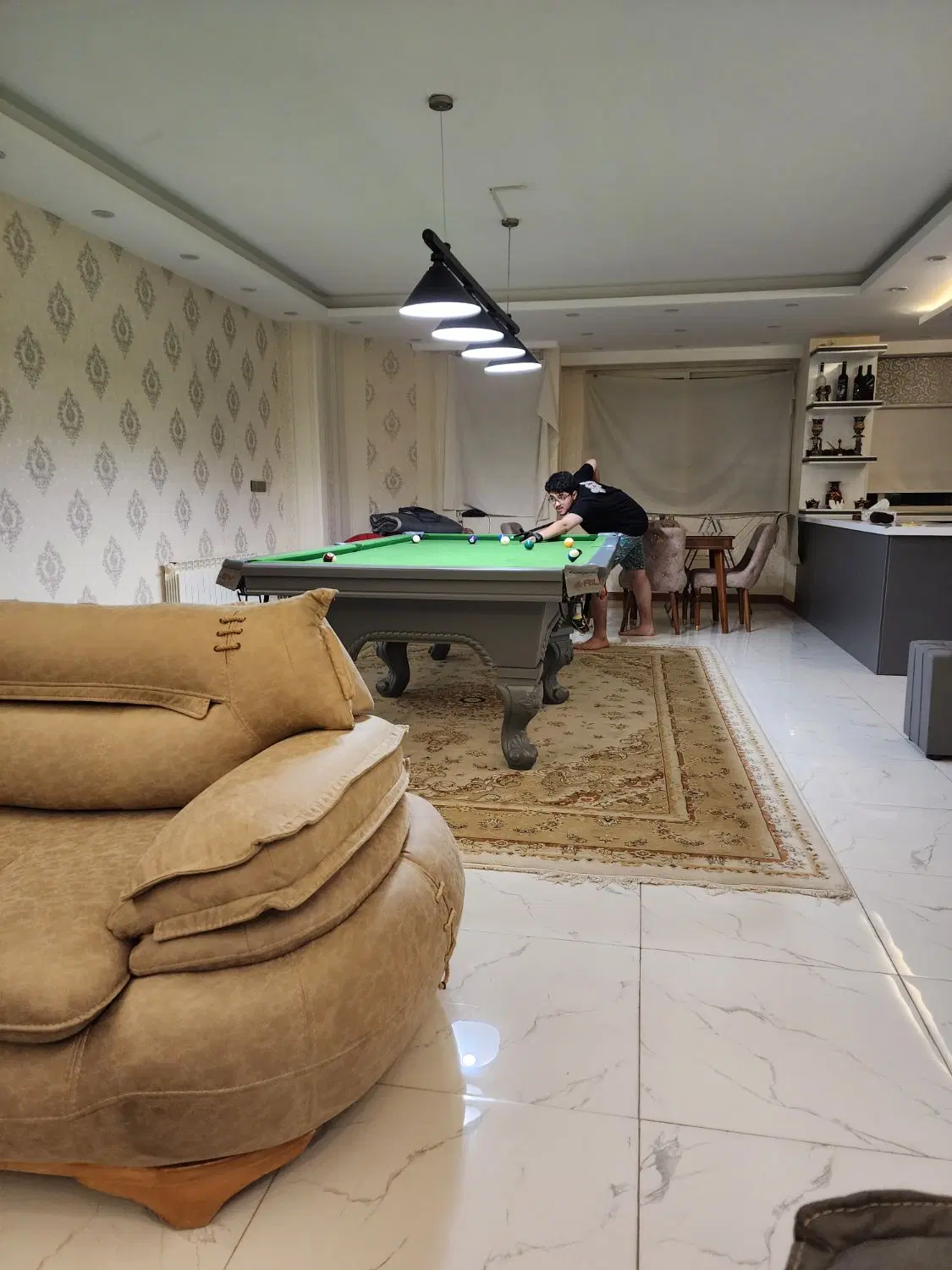 نیازمند همخونه خانم موجه . زیر ۴۰ سال