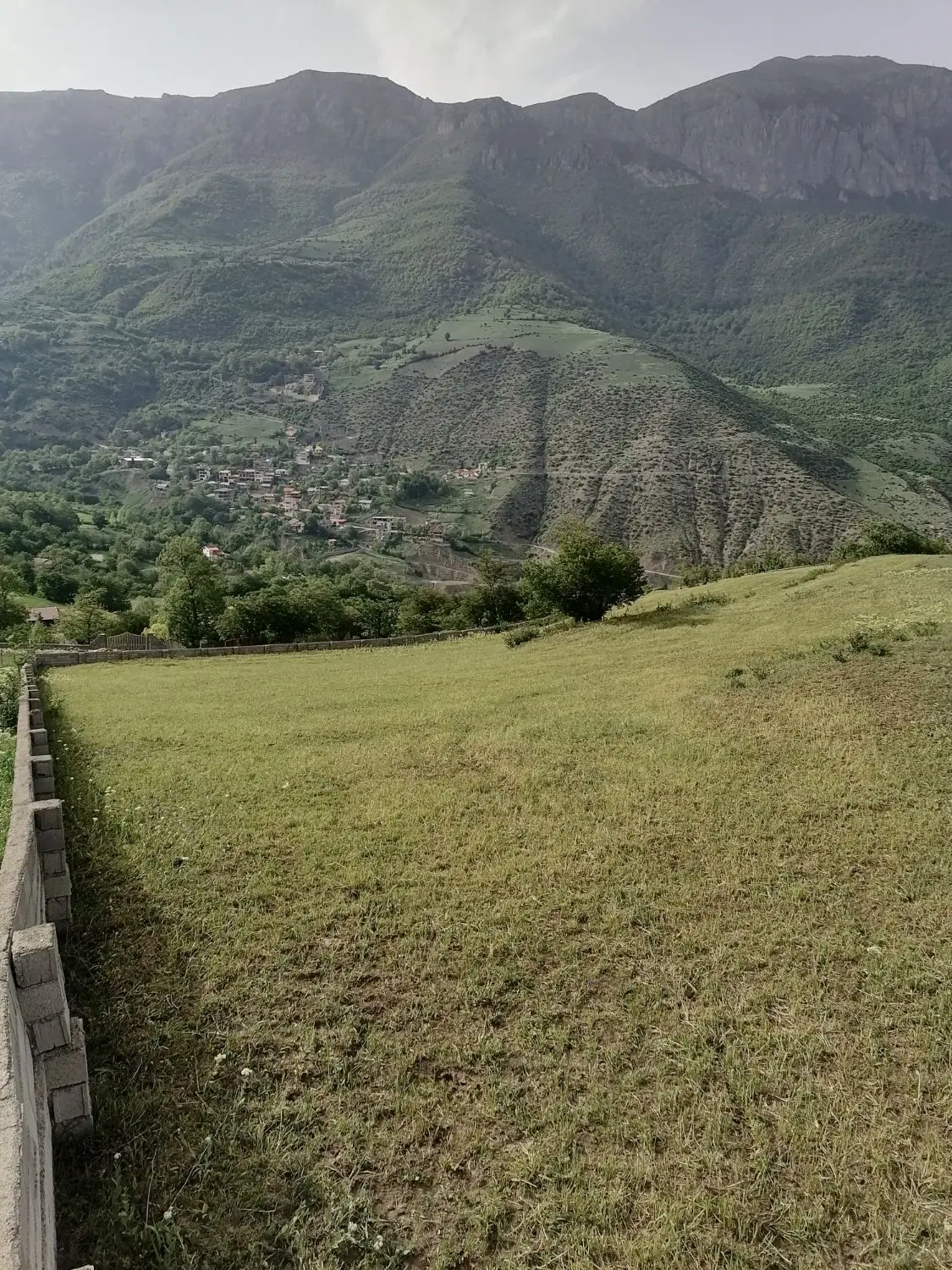 زمین در سوادکوه دارای چشم اندازی ابدی کوه و جنگل