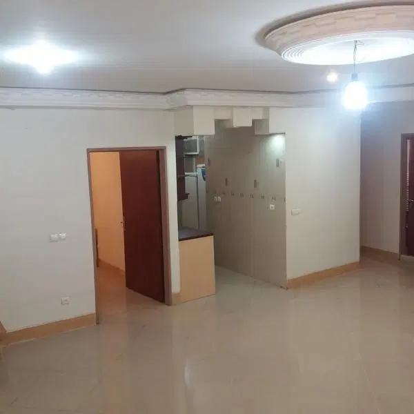 فروش80متر.2خوابه. زیر همکف. منطقه بازارچه