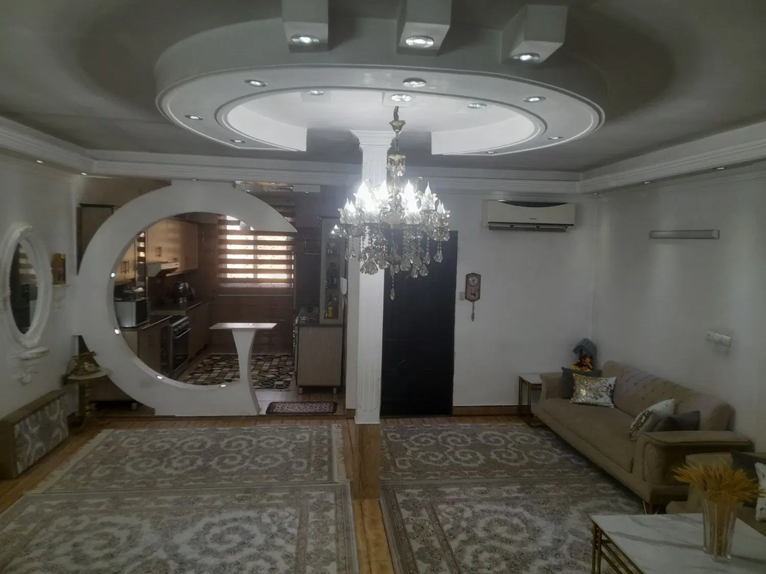 یک و نیم  طبقه رباط‌کریم سفیدار خیابان باهنر