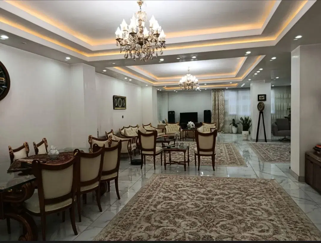 اپارتمان ۲۱۳ متری طبقه دوم سه خواب