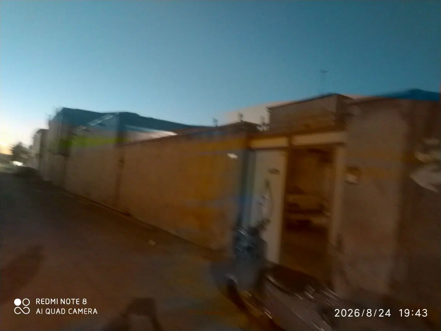 خانه همکف دو نبش 13قصب چهارراه دانشگاه ازاد