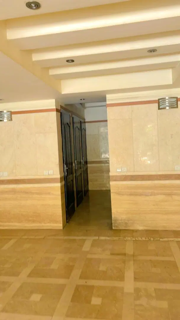 ۷۳مترپارکینگ وانباری شهرک شاهد