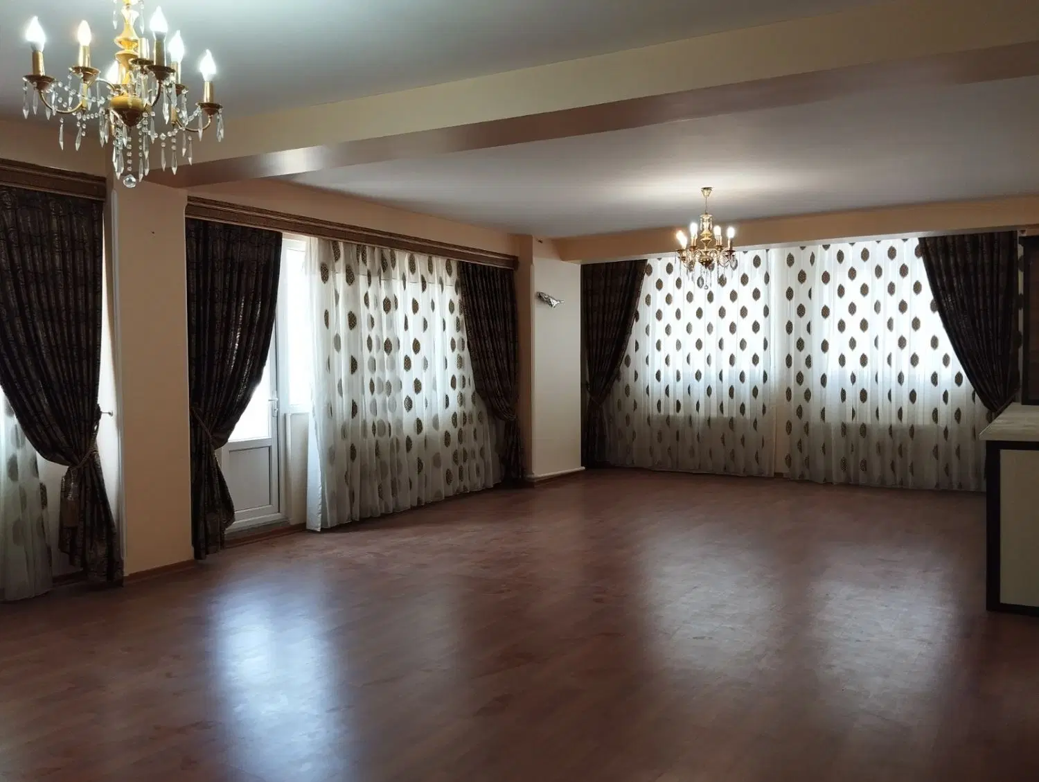 آپارتمان سه خوابه و سه نبش در زعفرانیه