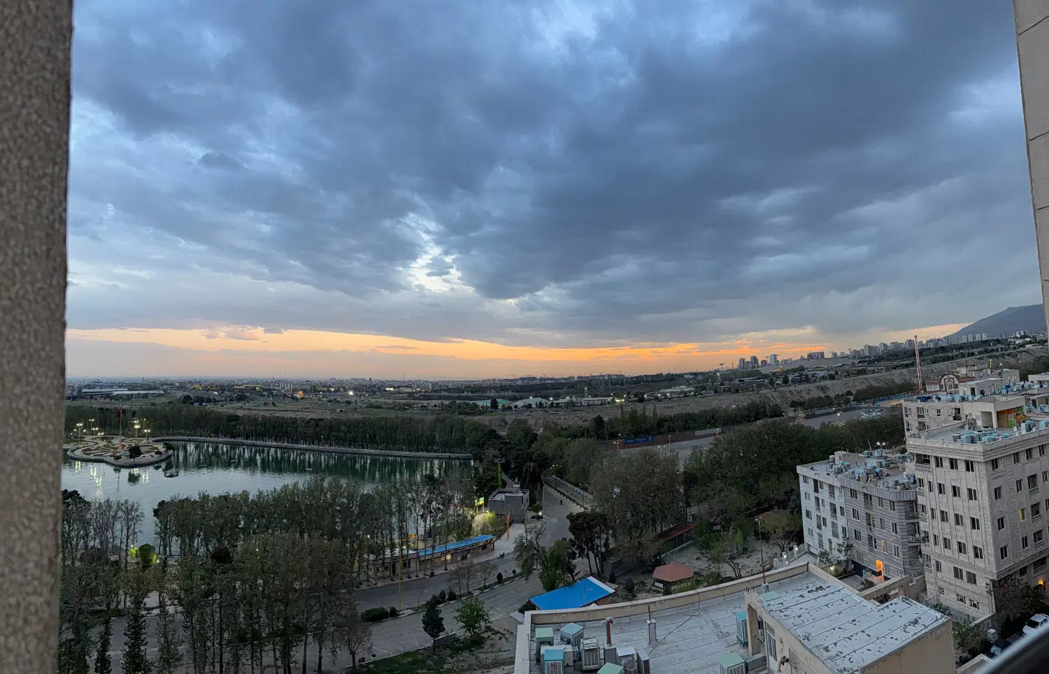 ۱۲۰ متر برج باغ_ ویو ابدی_ سه‌پارکینگ