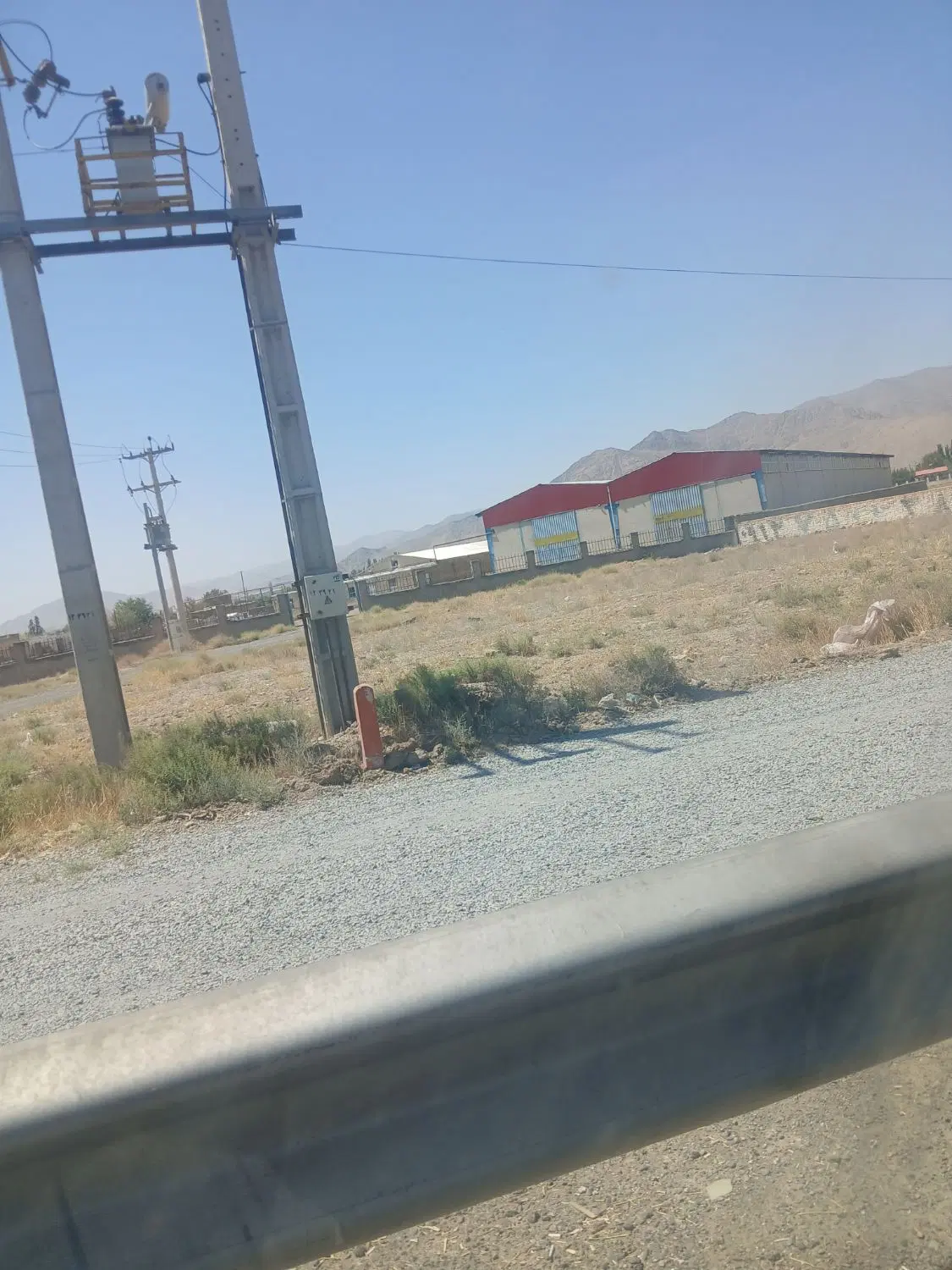 یک هکتار  زمین با کاربریه مسکونی  روستای شهرجرد