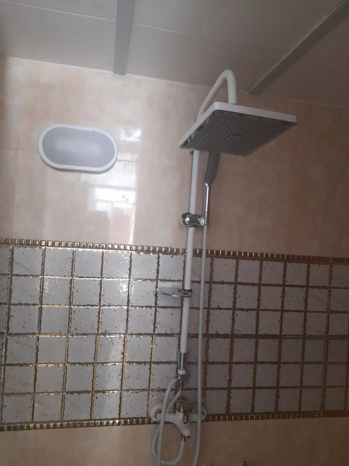 منزل دوطبقه ونیم بازسازی شده