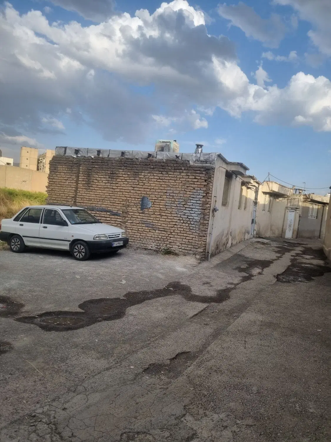 ۸۱متر زمین اخر مسکن وسط بازار