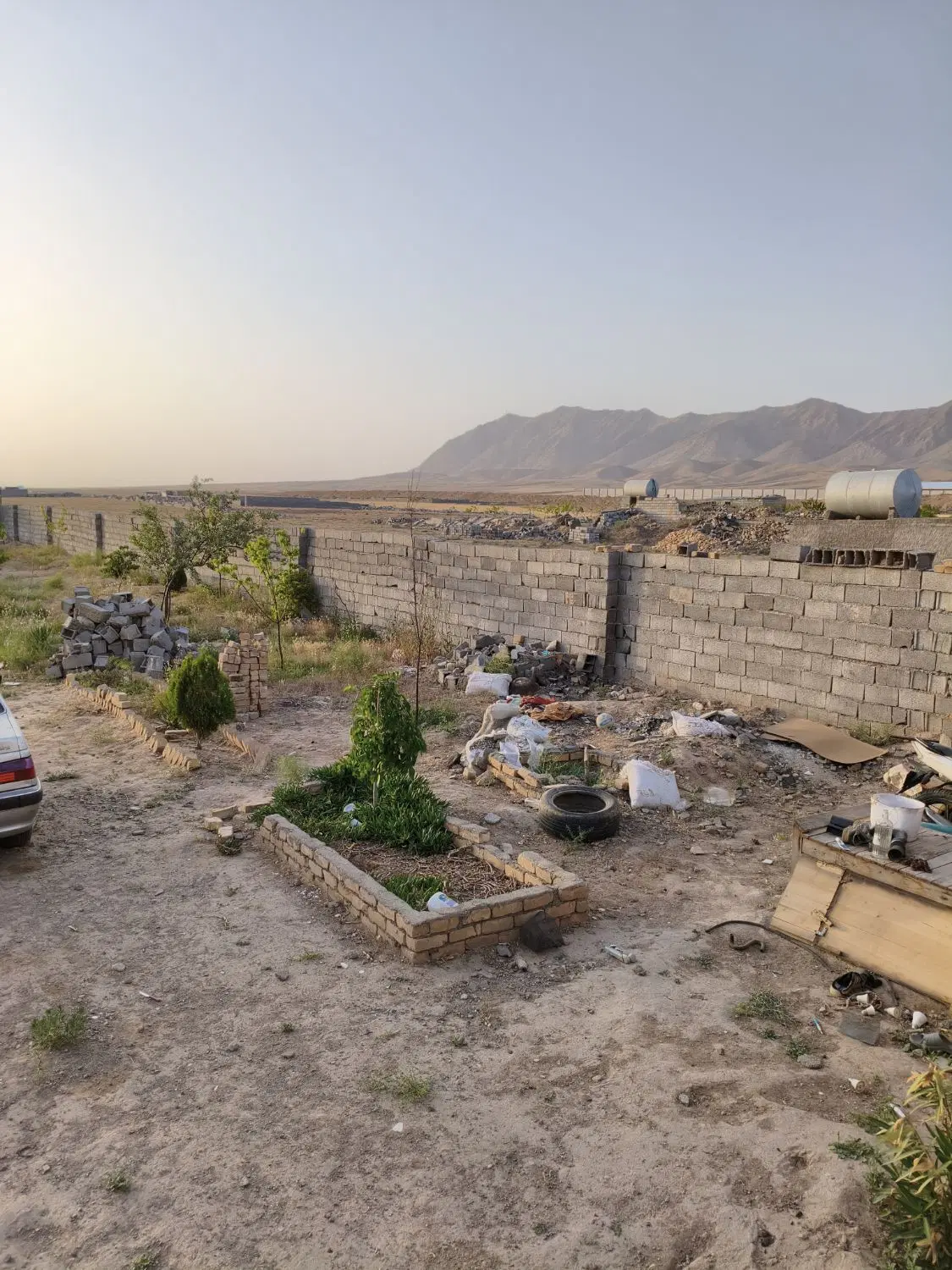 باغ ۳۵۰ متری دور دیوار ۲ و نیم متری