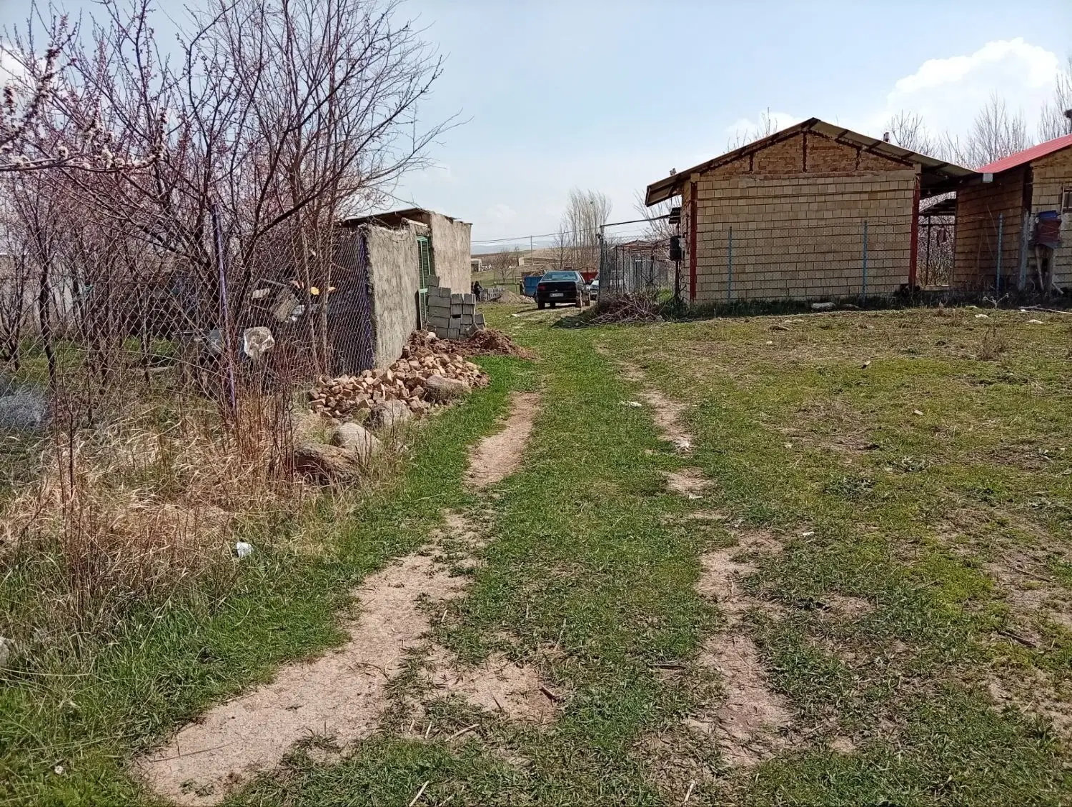 زمین خانه و باغ  در روستای اویلق