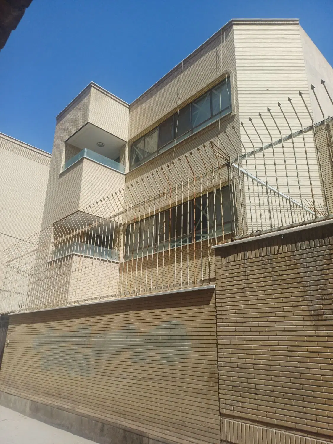 آپارتمان تک خواب