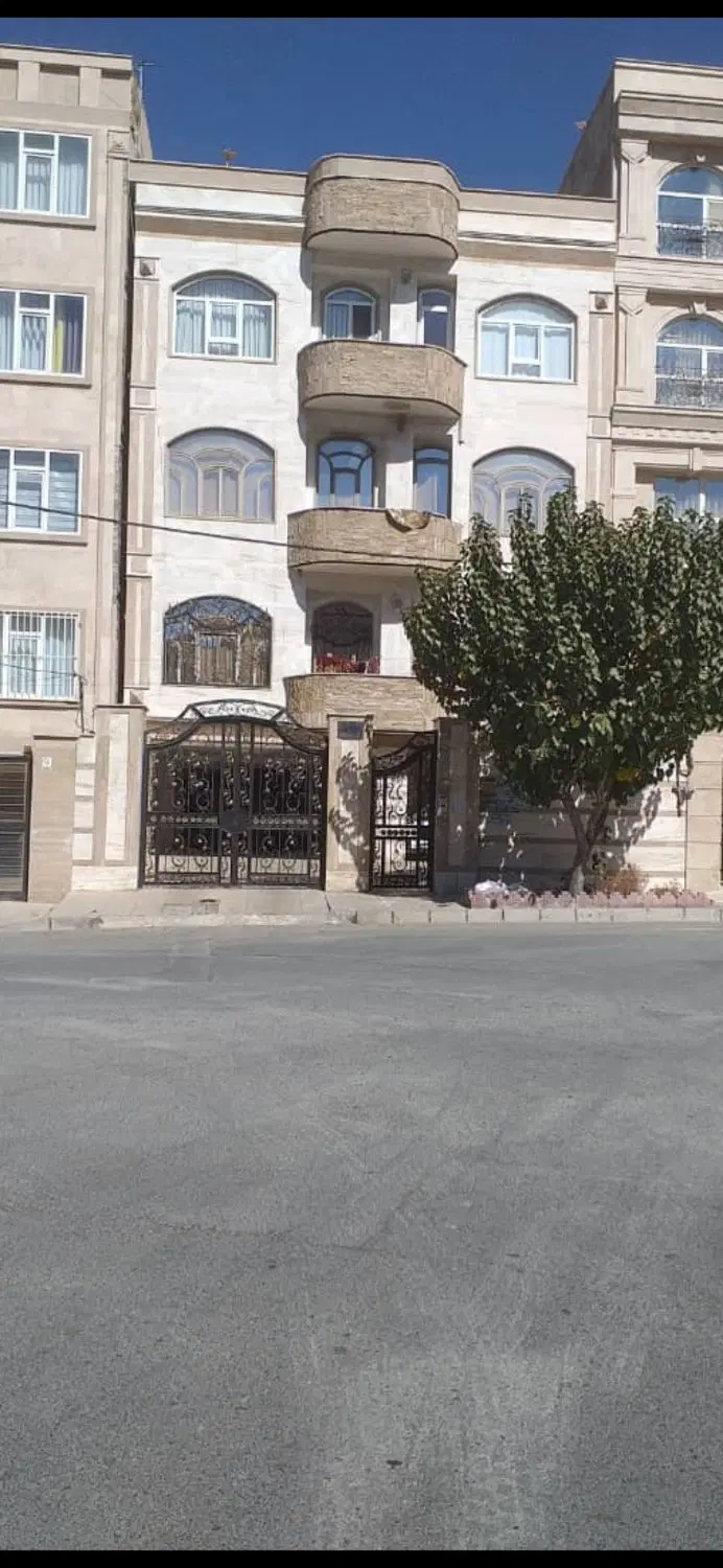 آپارتمانی ۱۵۳ متری شیک