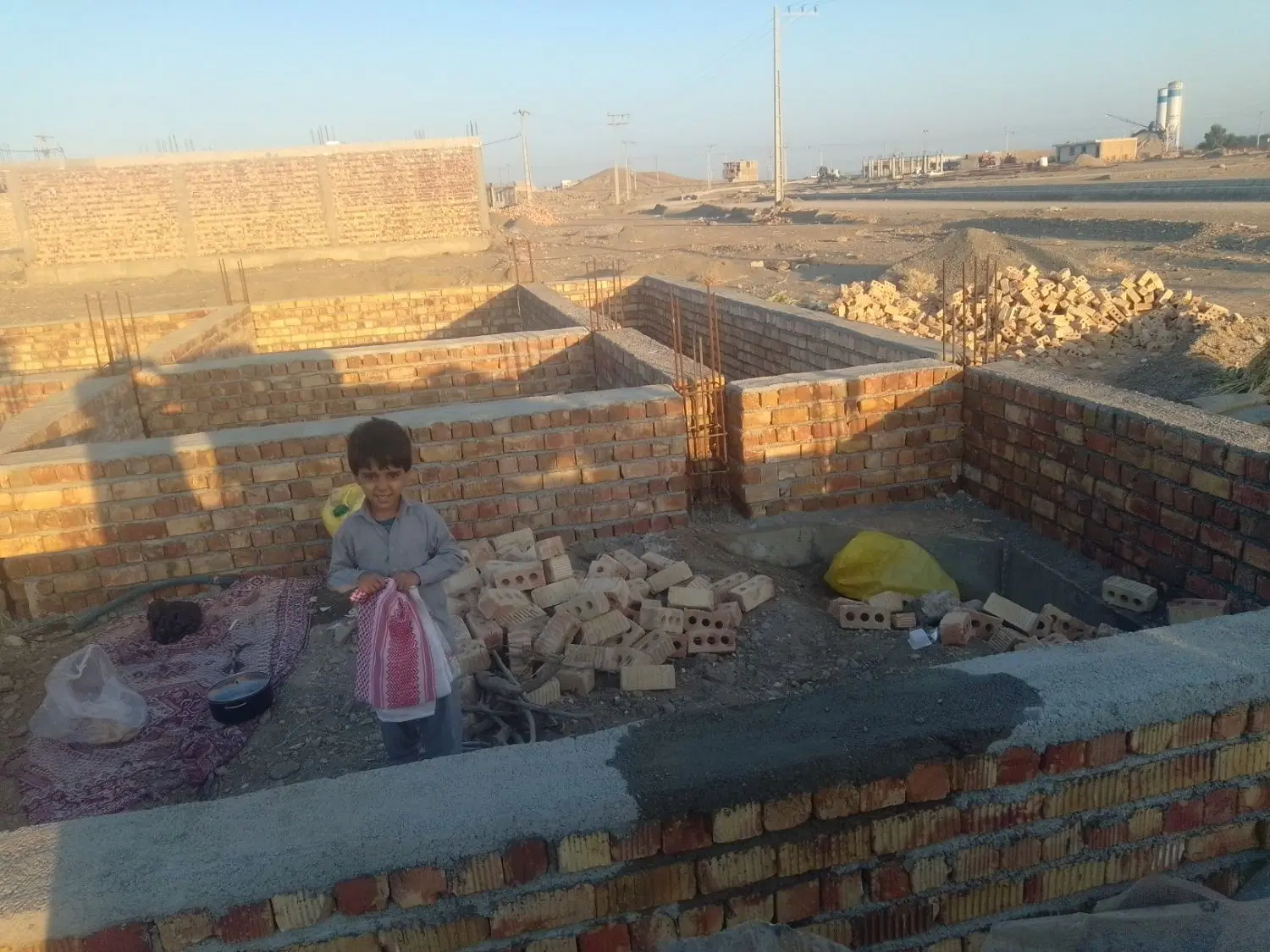 زمین با فونداسیون محکم