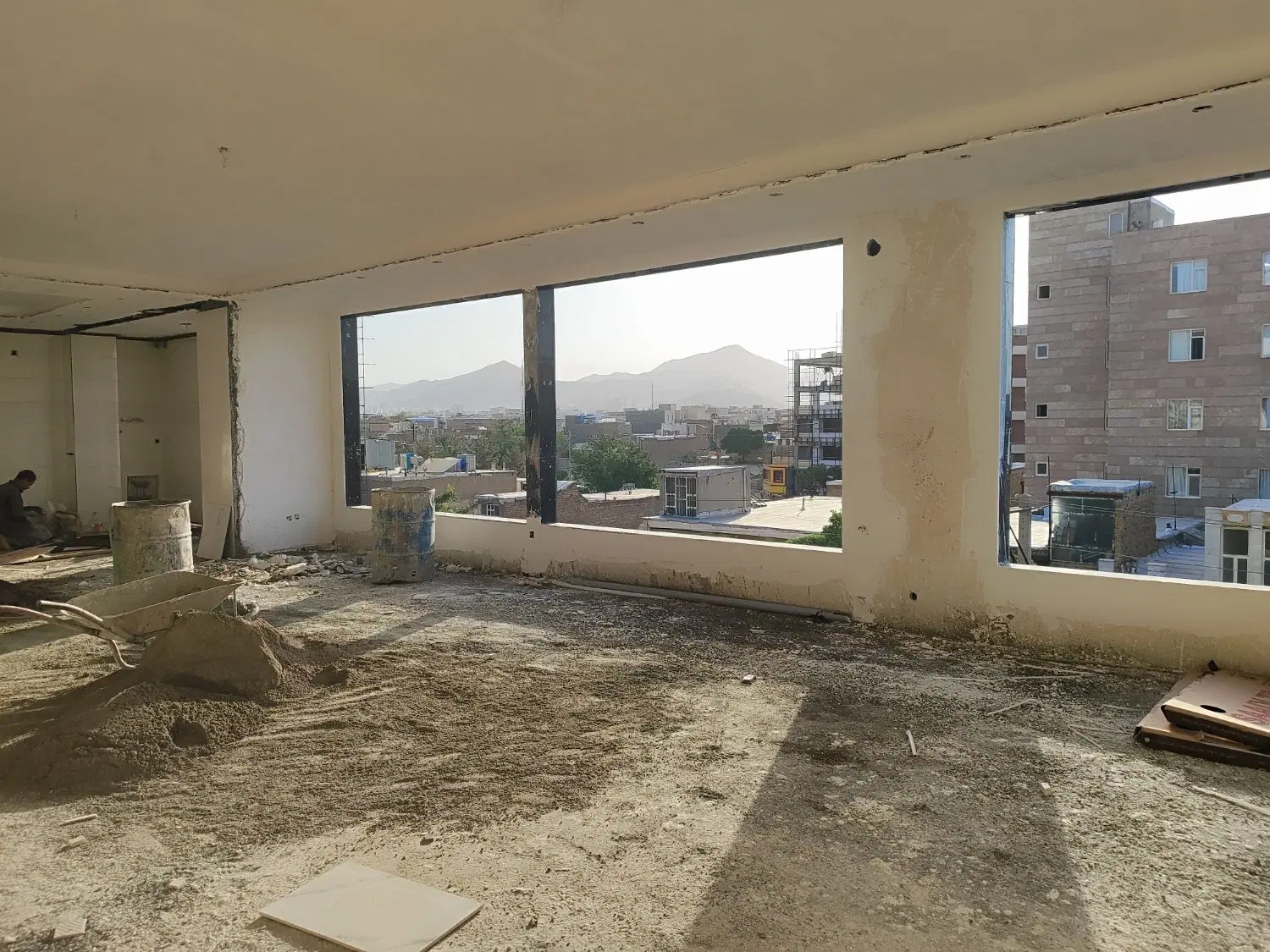 تقاطع انتها محسنی_ 85متر دو خواب_ کلید نخورده