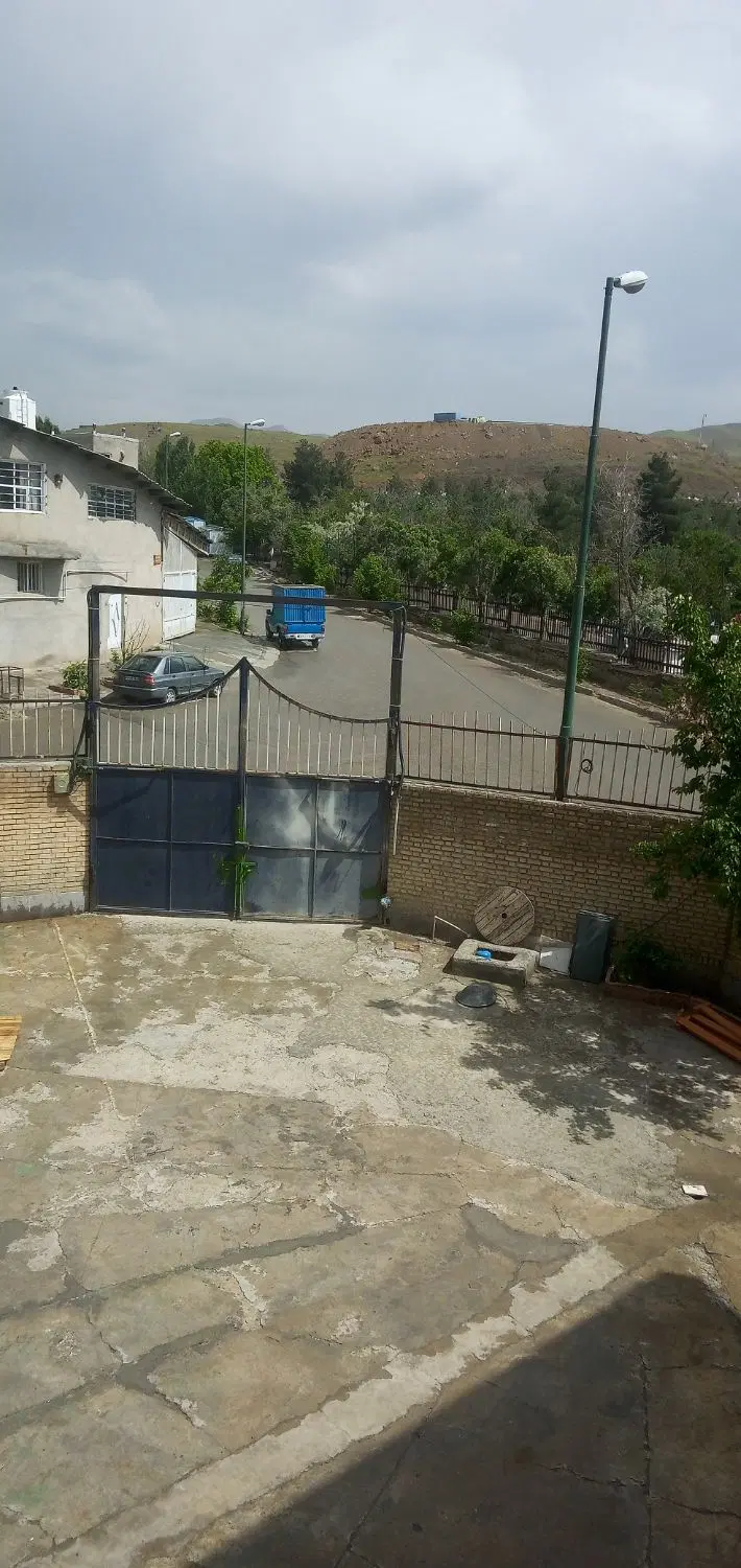 پارکینگ مناسب برای ماشین و انبار