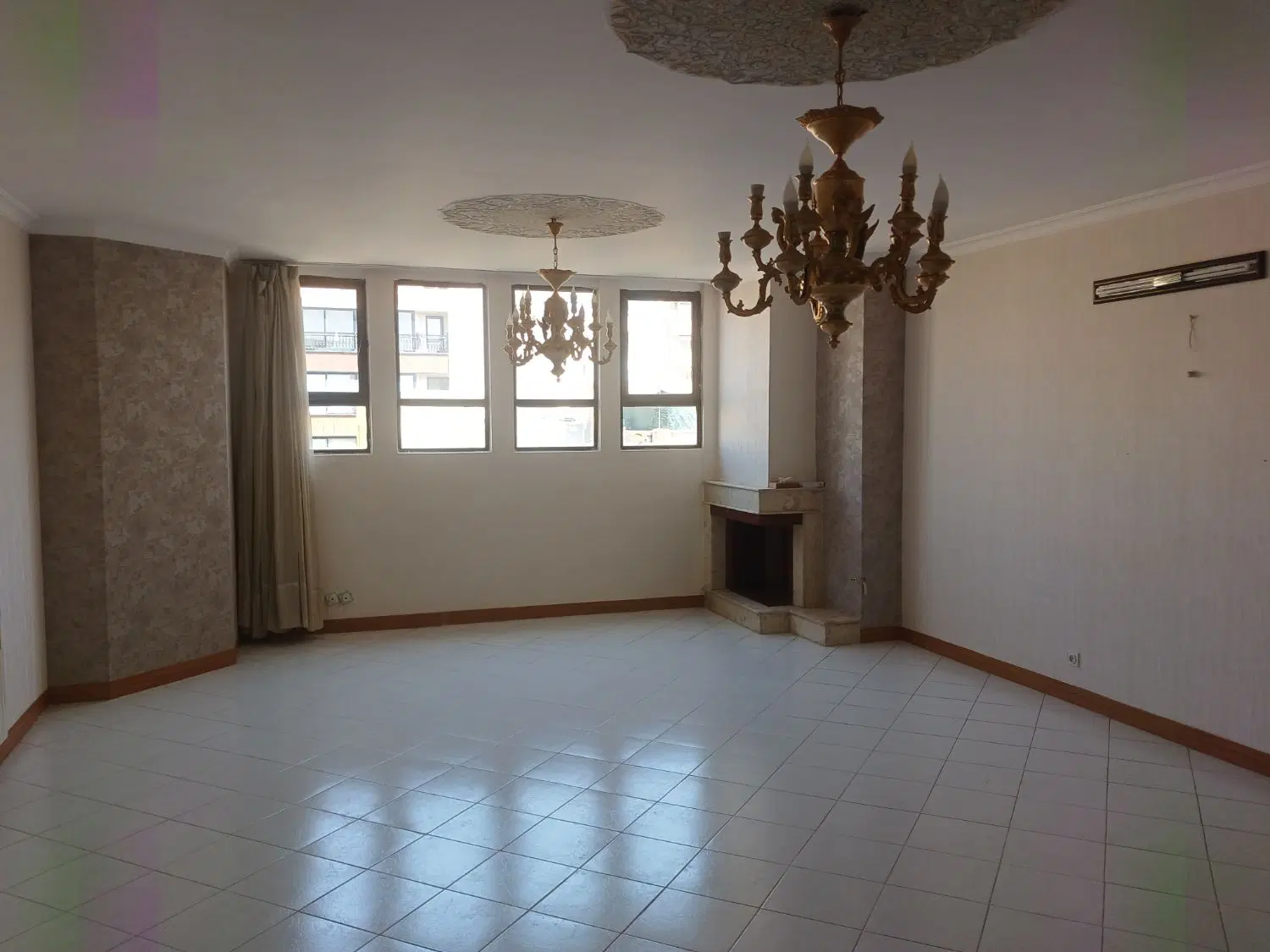 آپارتمان خیابان مبارزان غربی