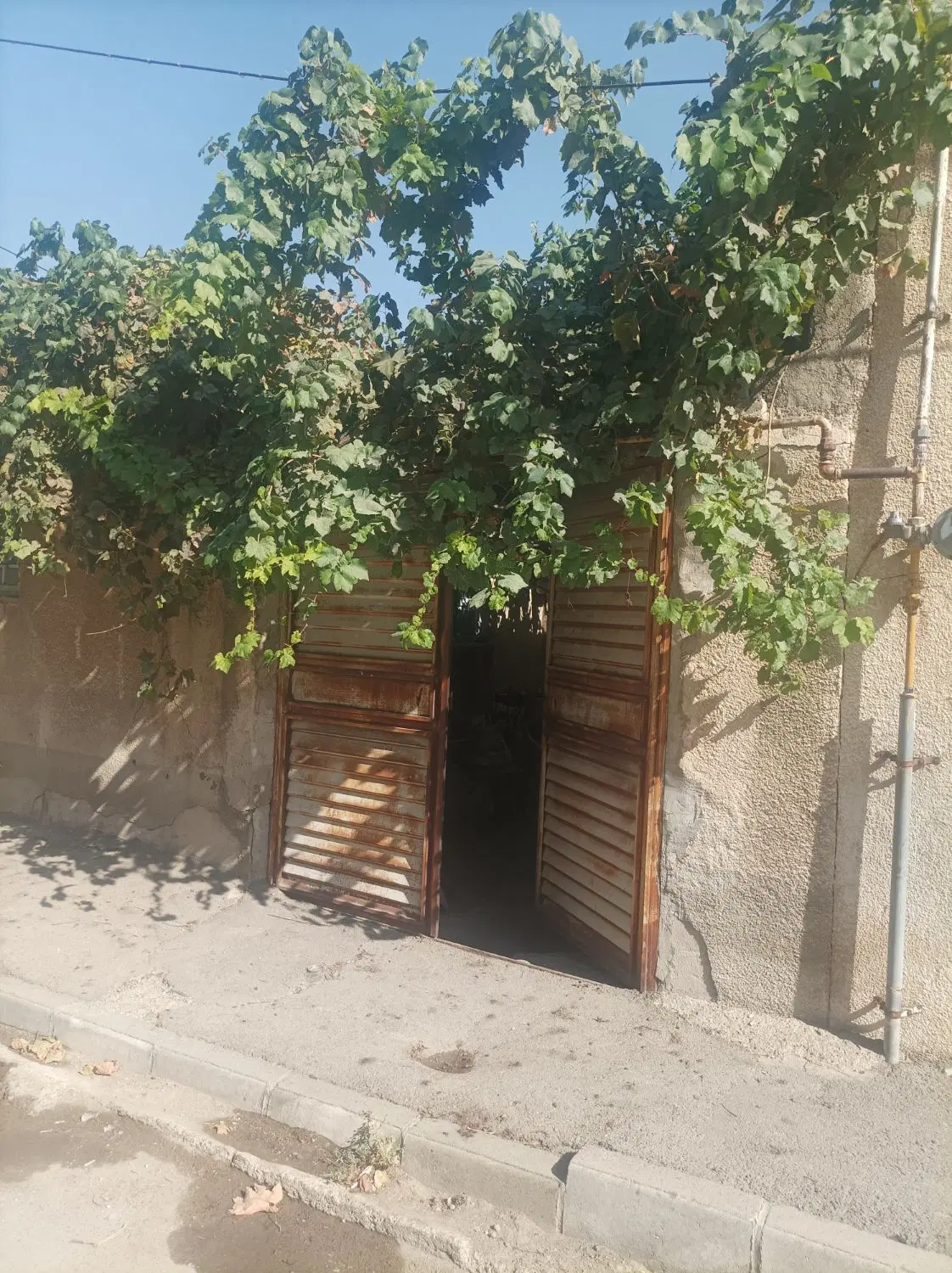خانه کلنگی سه نبش تیرآهن ابوذراول چهاراه صدوقی
