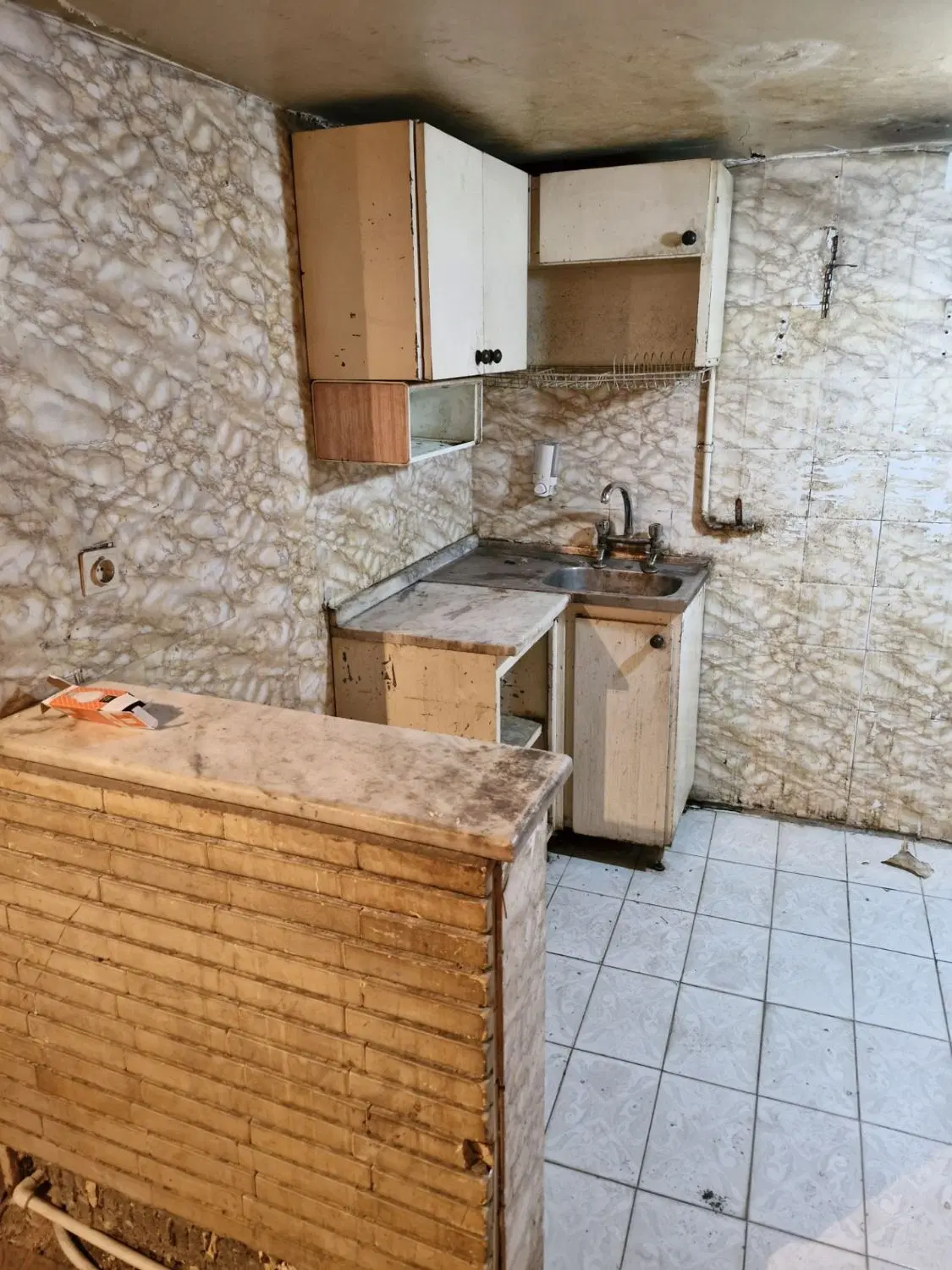 زیر زمین مسکونی، اجاره به منظور انباری