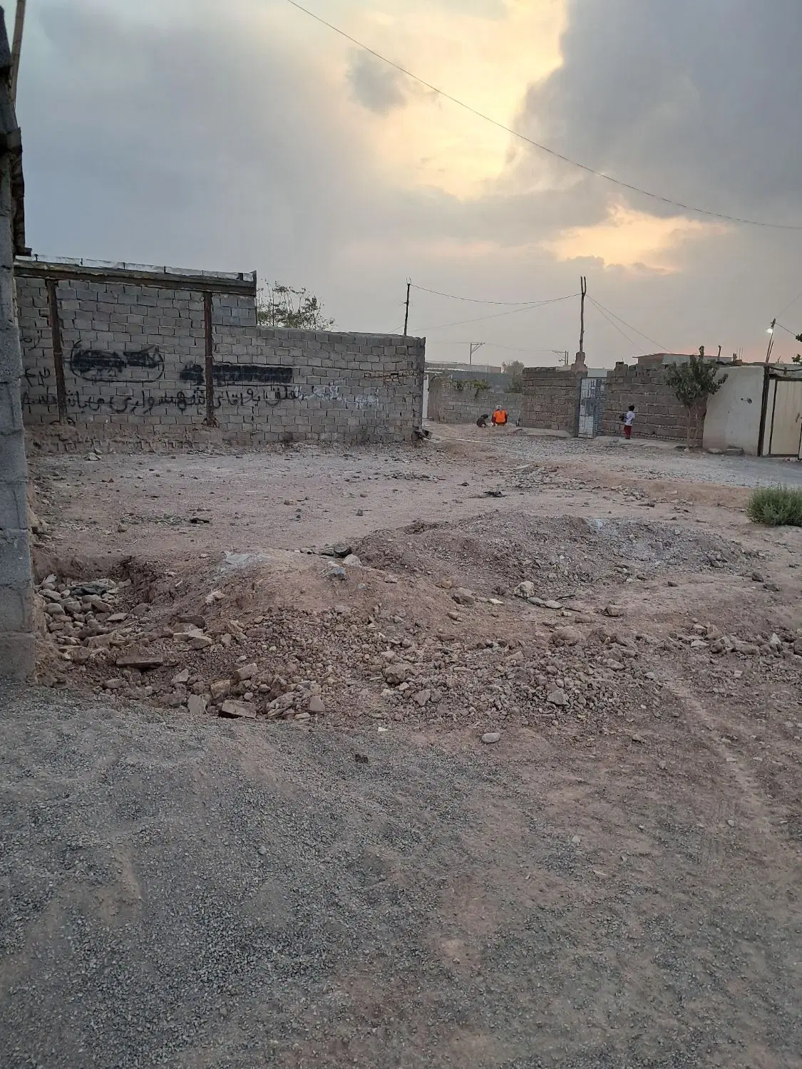 زمین فروشی