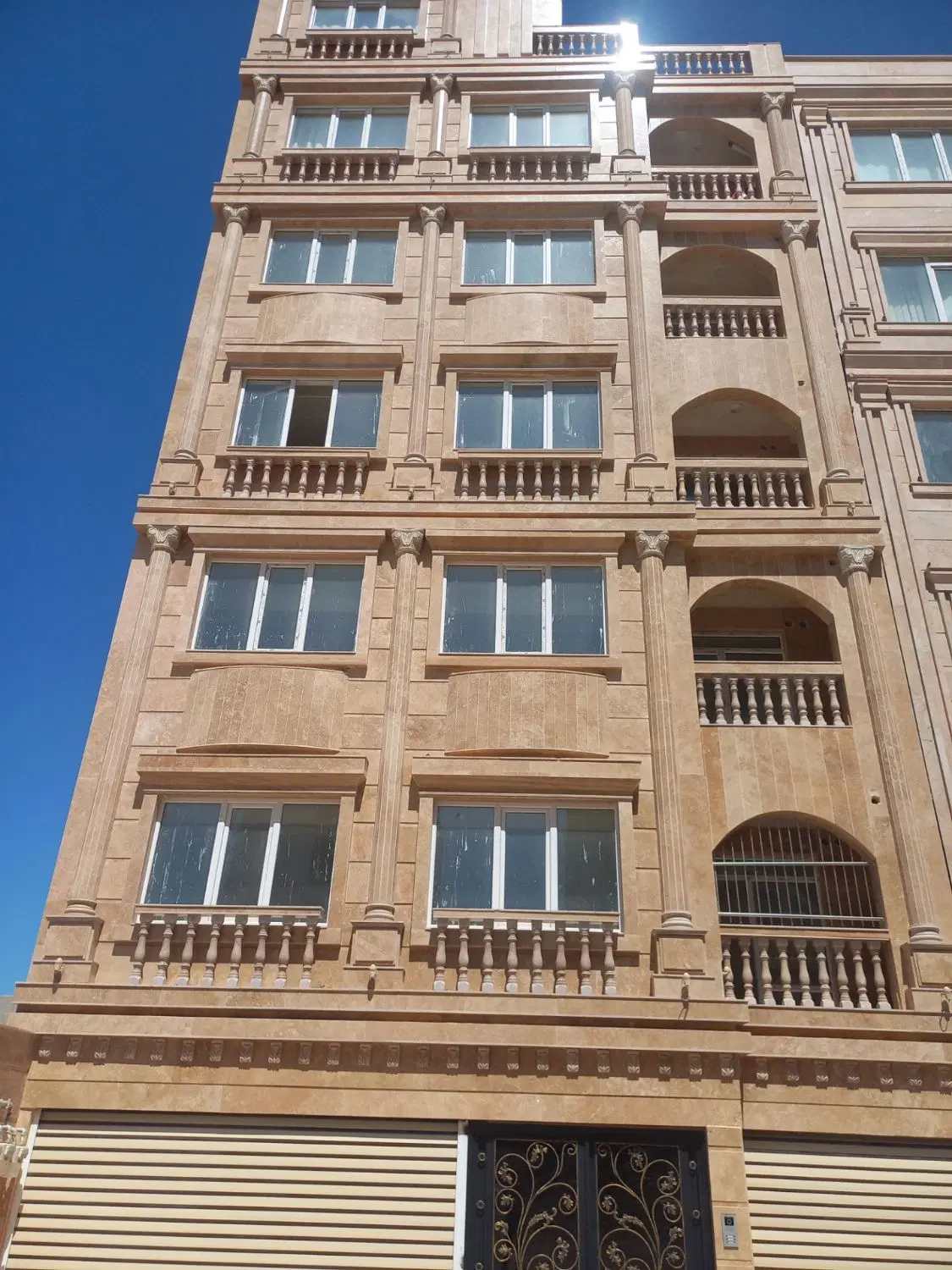 پیش فروش آپارتمان در لاله